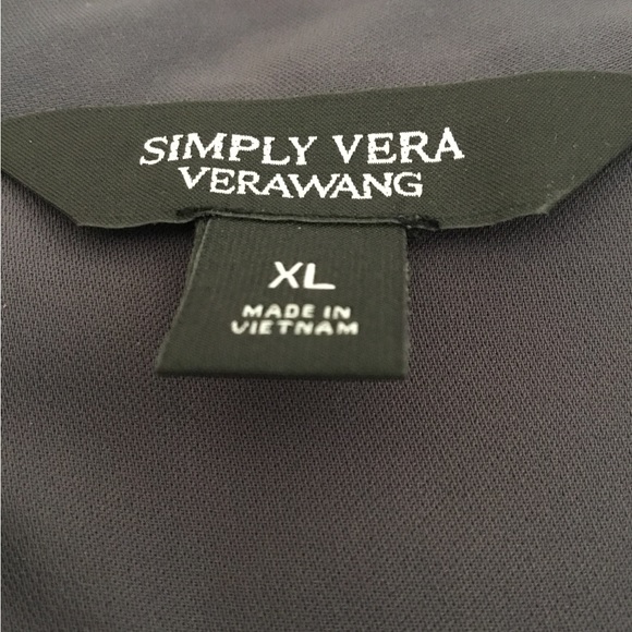 NWT Simply Vera Wong Hidden Button Front Top - Picture 3 of 7